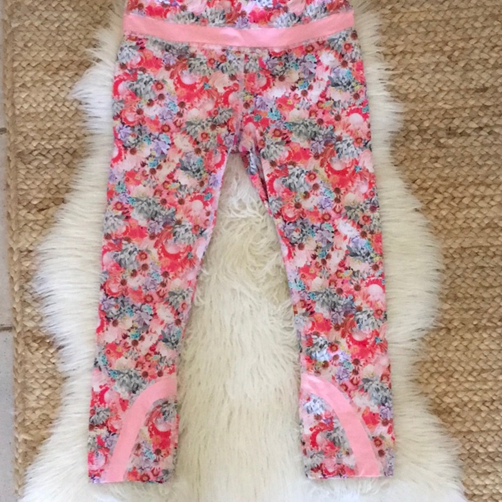 Lululemon Flowabunga Crops 6